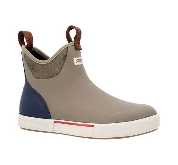 (取寄) エクストラタフ メンズ 6インチ ホイールハウス アンクル デック ブーツ XTRATUF men 6” Wheelhouse Ankle Deck Boots (For Men)  Grey 取寄) エクストラタフ メンズ 6インチ アンクル デック ブーツ XTRATUF