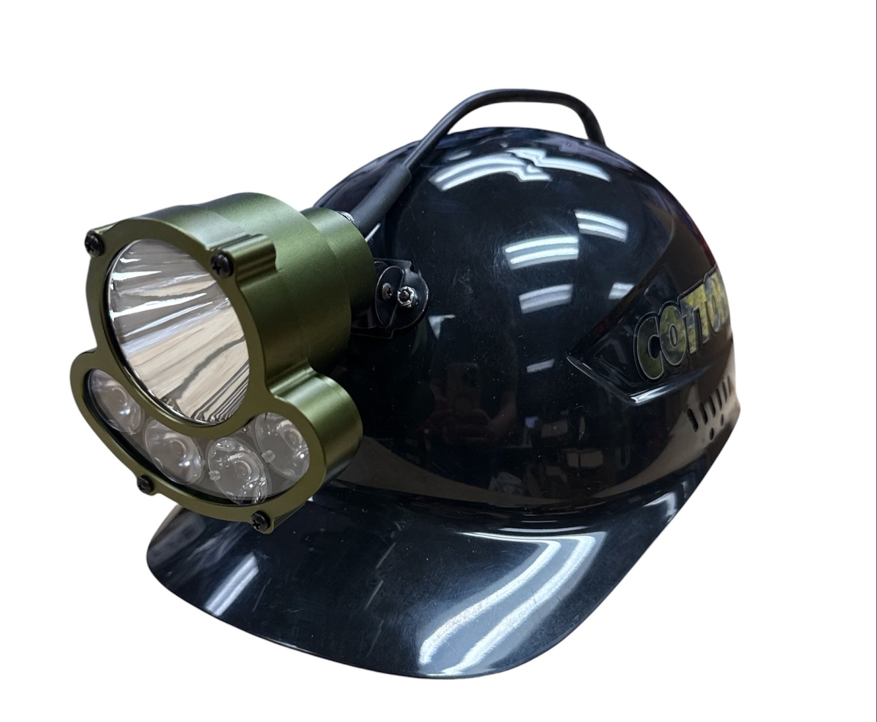 Does the Sunspot Cottonmouth soft cap light come with a hard-shell liner inside?